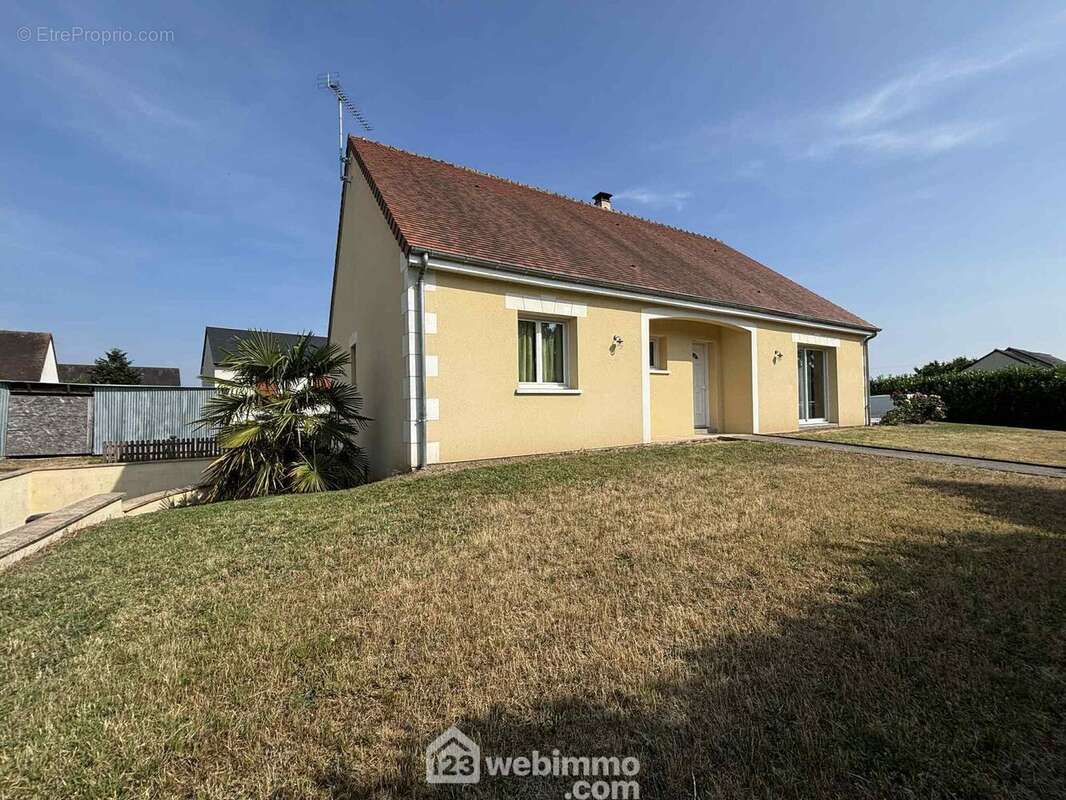 A 2 minutes des nombreuses commodités de la commune, - Maison à DESCARTES