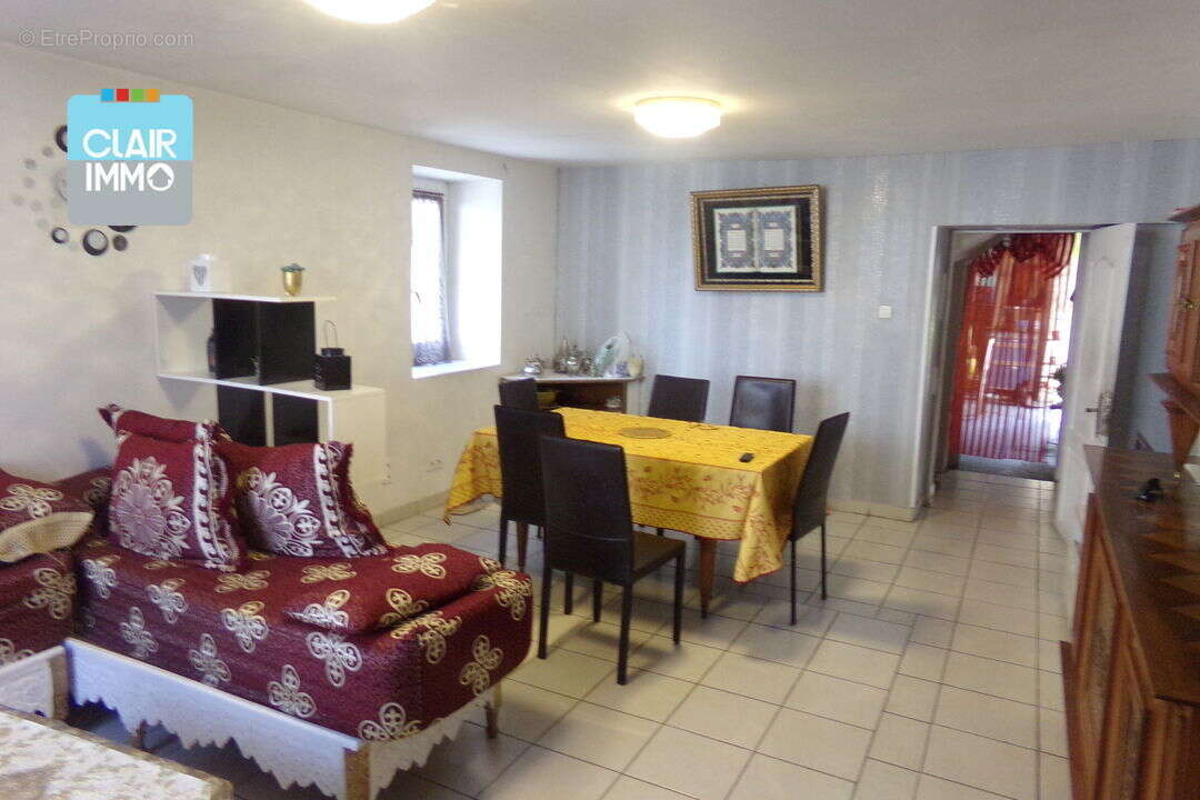 A SAINT-ALBAIN PROCHE MACON MAISON 5 PIECES DE 150 M2 SUR - Maison à SAINT-ALBAIN