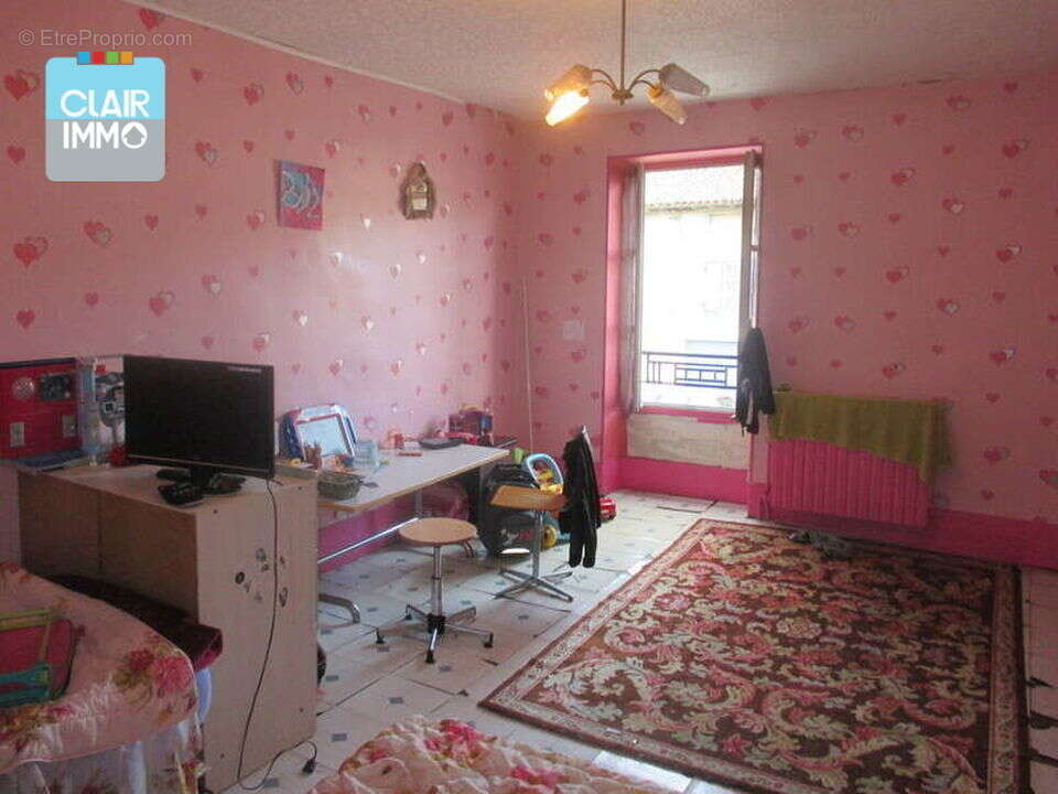 A SAINT-ALBAIN PROCHE MACON MAISON 5 PIECES DE 150 M2 SUR - Maison à SAINT-ALBAIN