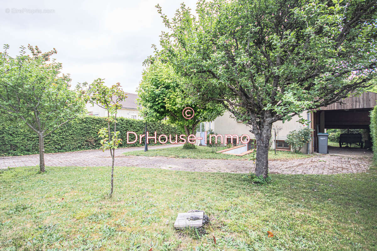 Maison à FOLLAINVILLE-DENNEMONT