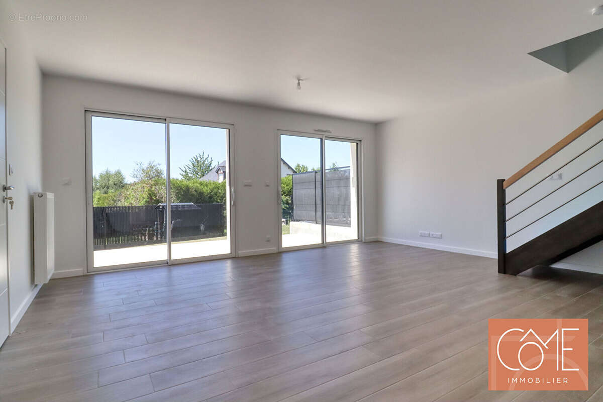 Maison à MONTREUIL-LE-GAST