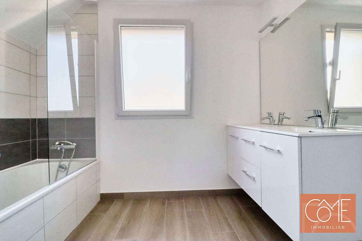 Maison à MONTREUIL-LE-GAST