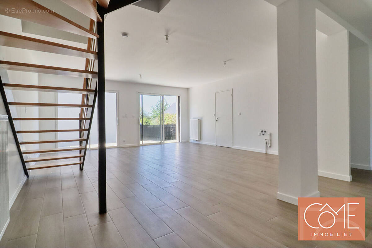 Maison à MONTREUIL-LE-GAST