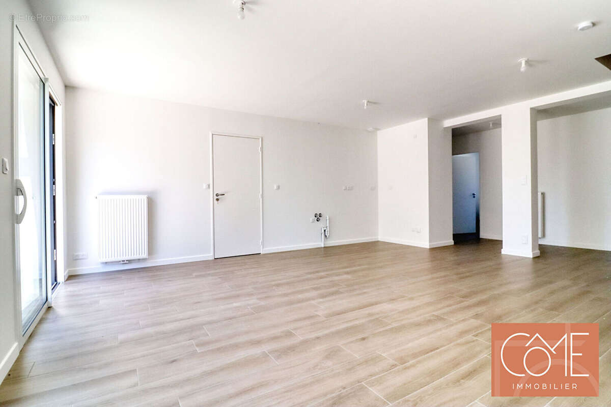 Maison à MONTREUIL-LE-GAST