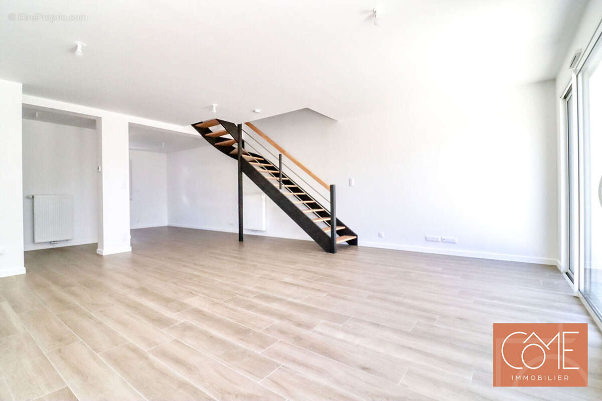 Maison à MONTREUIL-LE-GAST