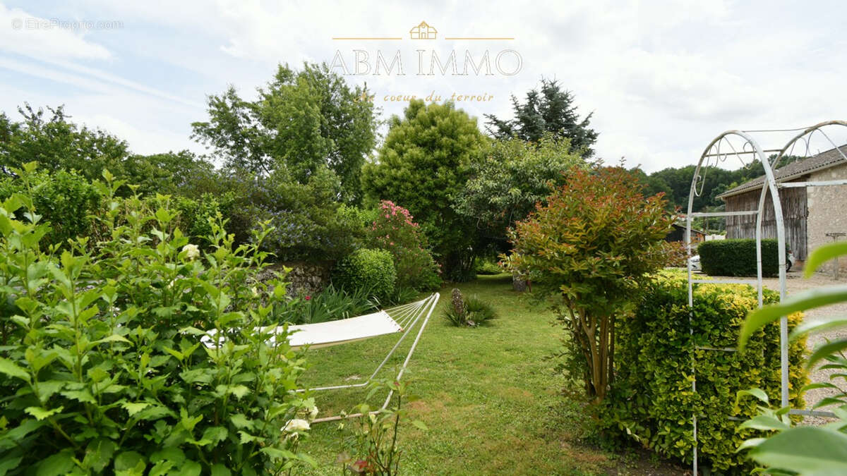 Maison à PESSAC-SUR-DORDOGNE