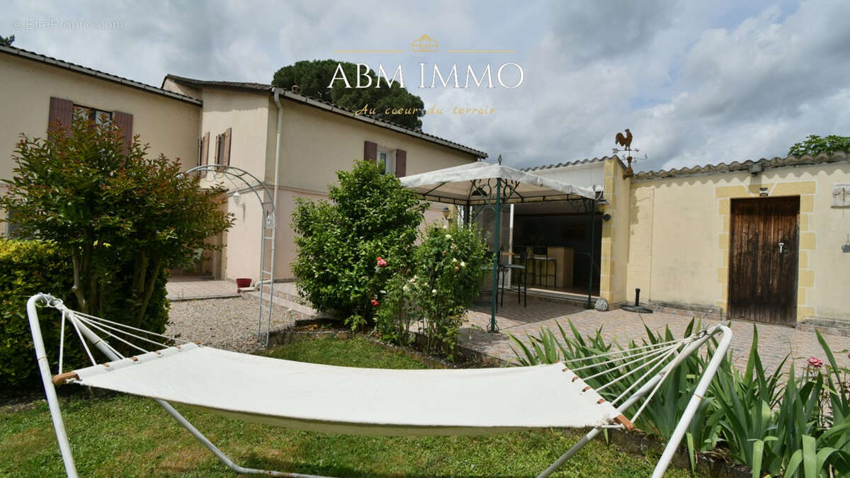 Maison à PESSAC-SUR-DORDOGNE