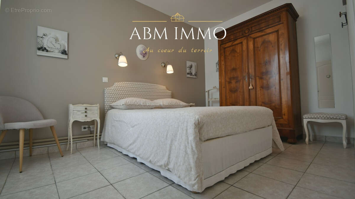 Maison à PESSAC-SUR-DORDOGNE