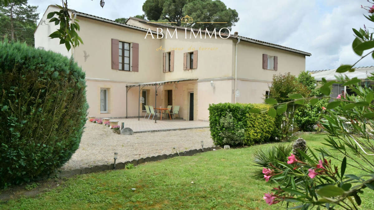 Maison à PESSAC-SUR-DORDOGNE