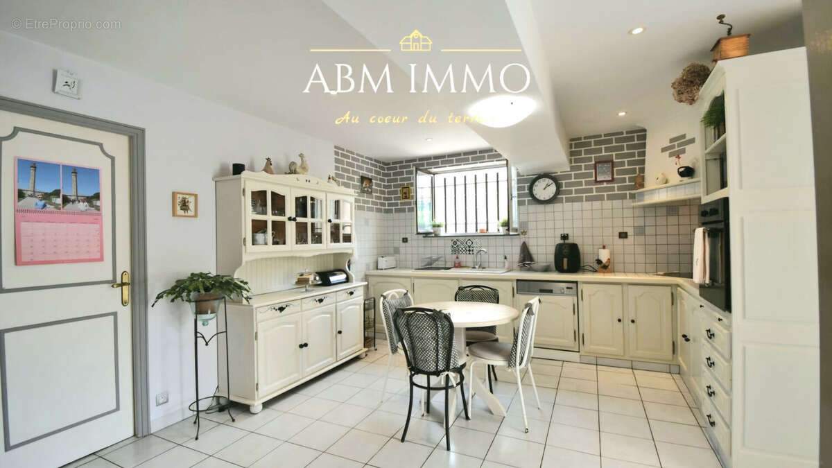 Maison à PESSAC-SUR-DORDOGNE