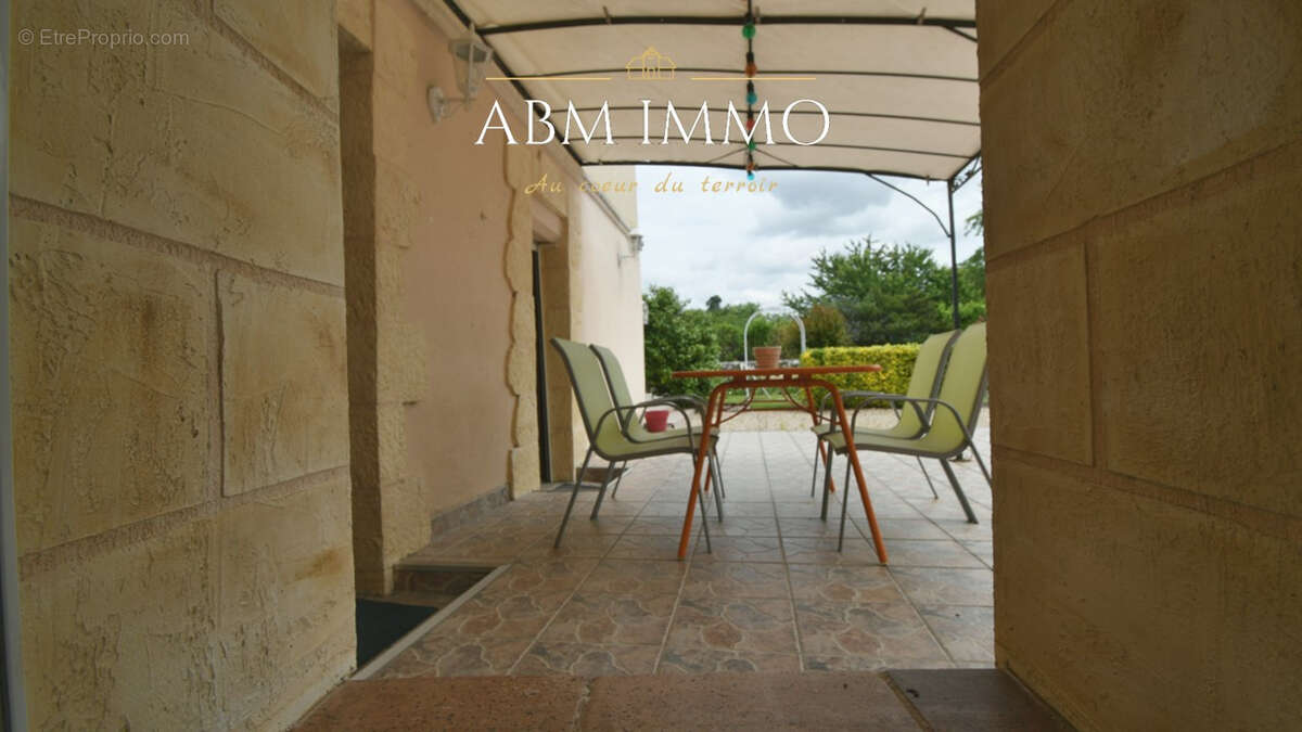 Maison à PESSAC-SUR-DORDOGNE