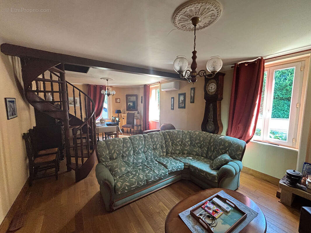 Maison à SAINT-HILAIRE-LES-PLACES