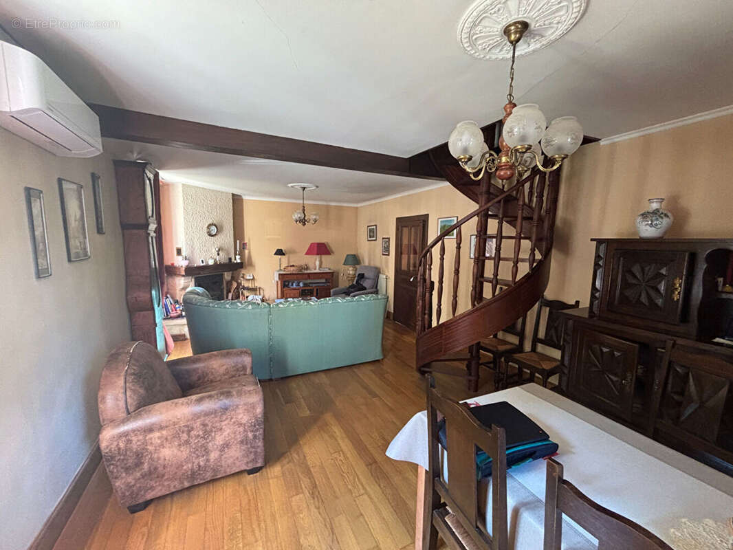 Maison à SAINT-HILAIRE-LES-PLACES