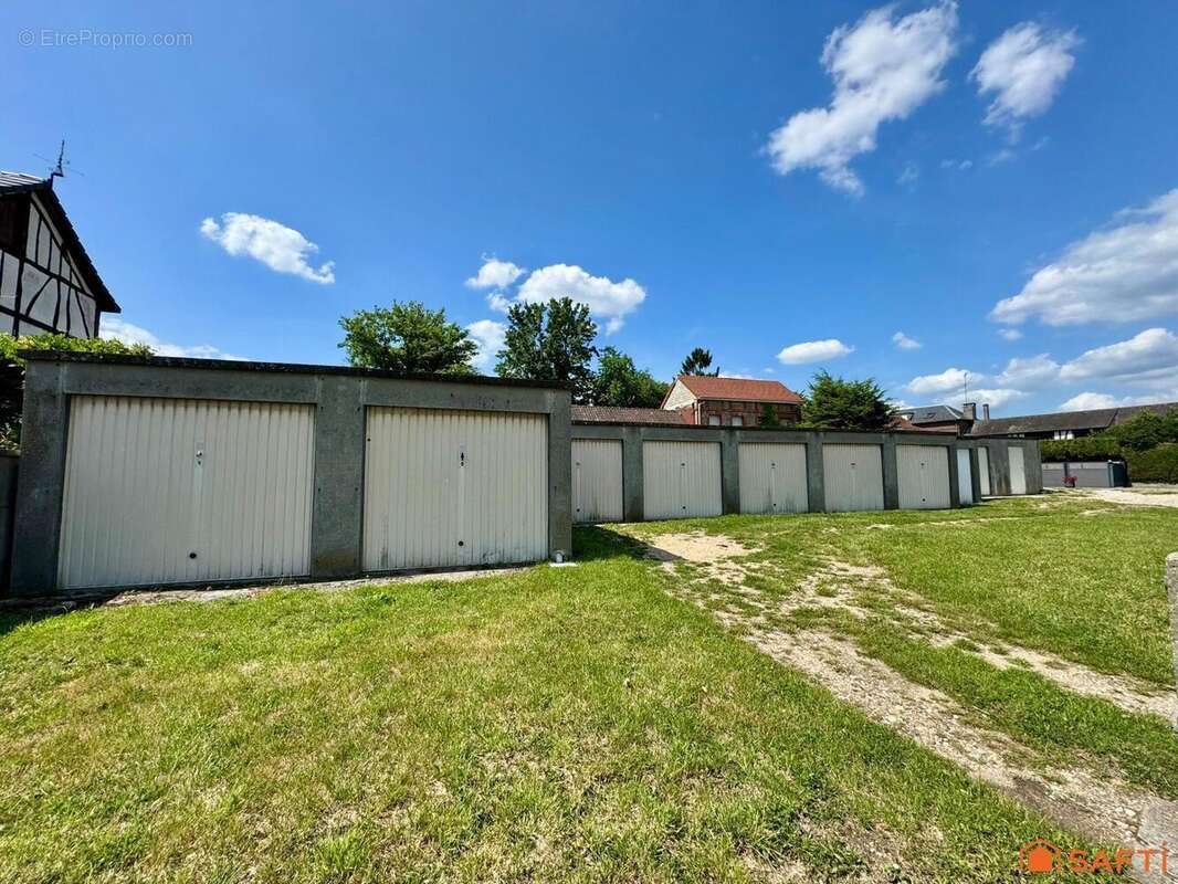 Photo 2 - Parking à CANTELEU