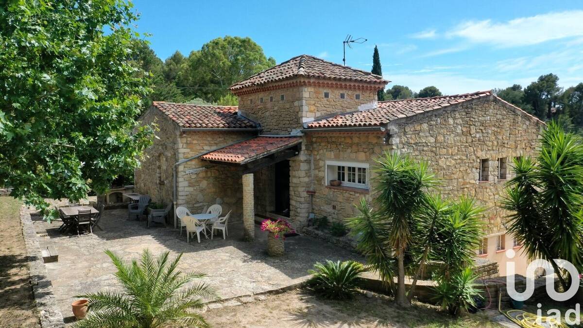 Photo 1 - Maison à LE CASTELLET