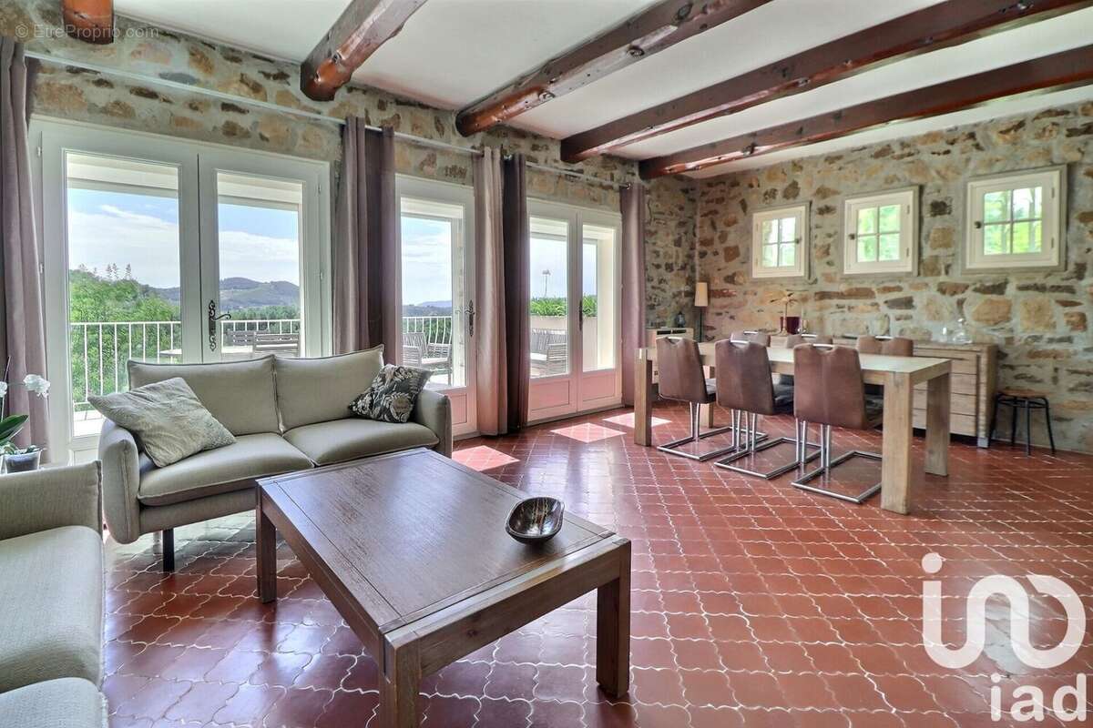 Photo 2 - Maison à LE CASTELLET