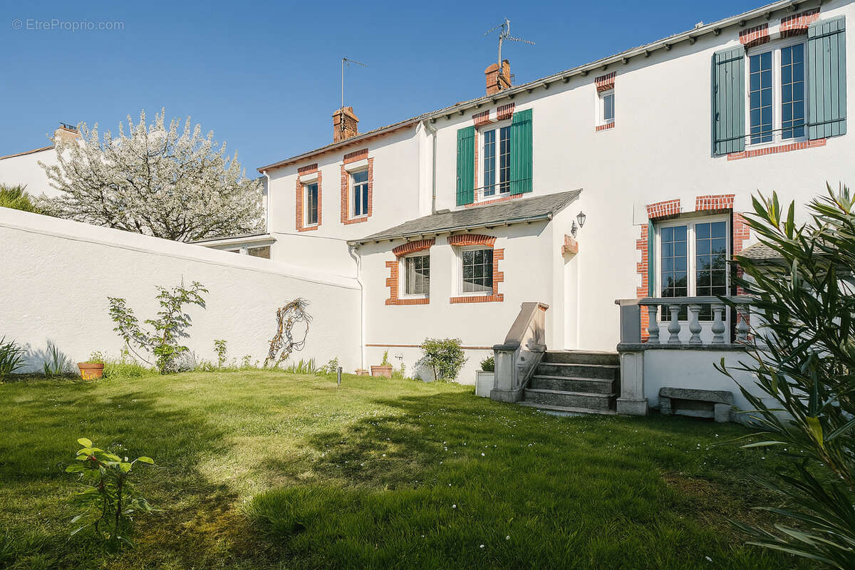 Maison à LE POULIGUEN