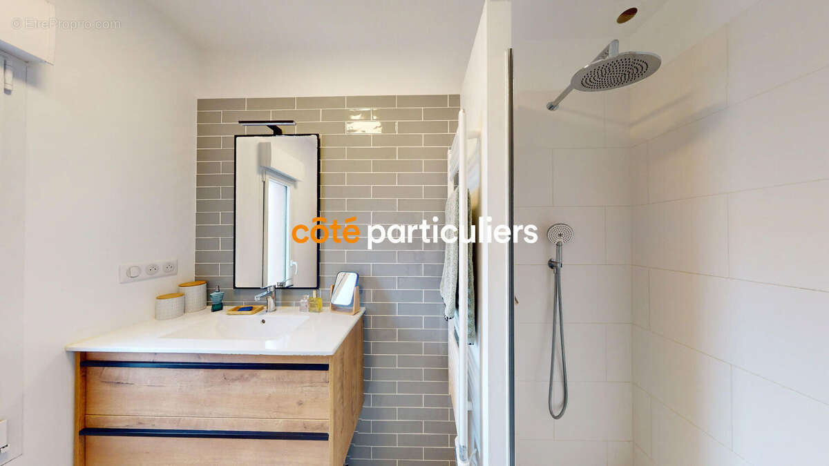 Maison à SAINTE-LUCE-SUR-LOIRE