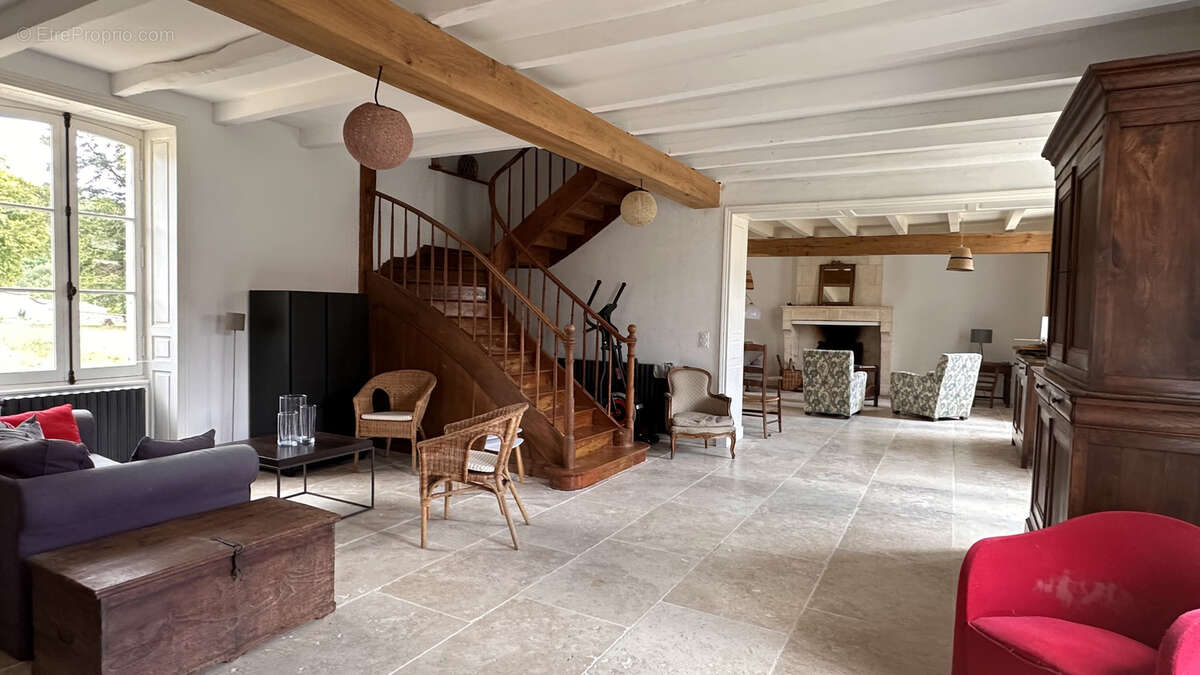 Maison à SAINT-JEAN-D'ANGELY