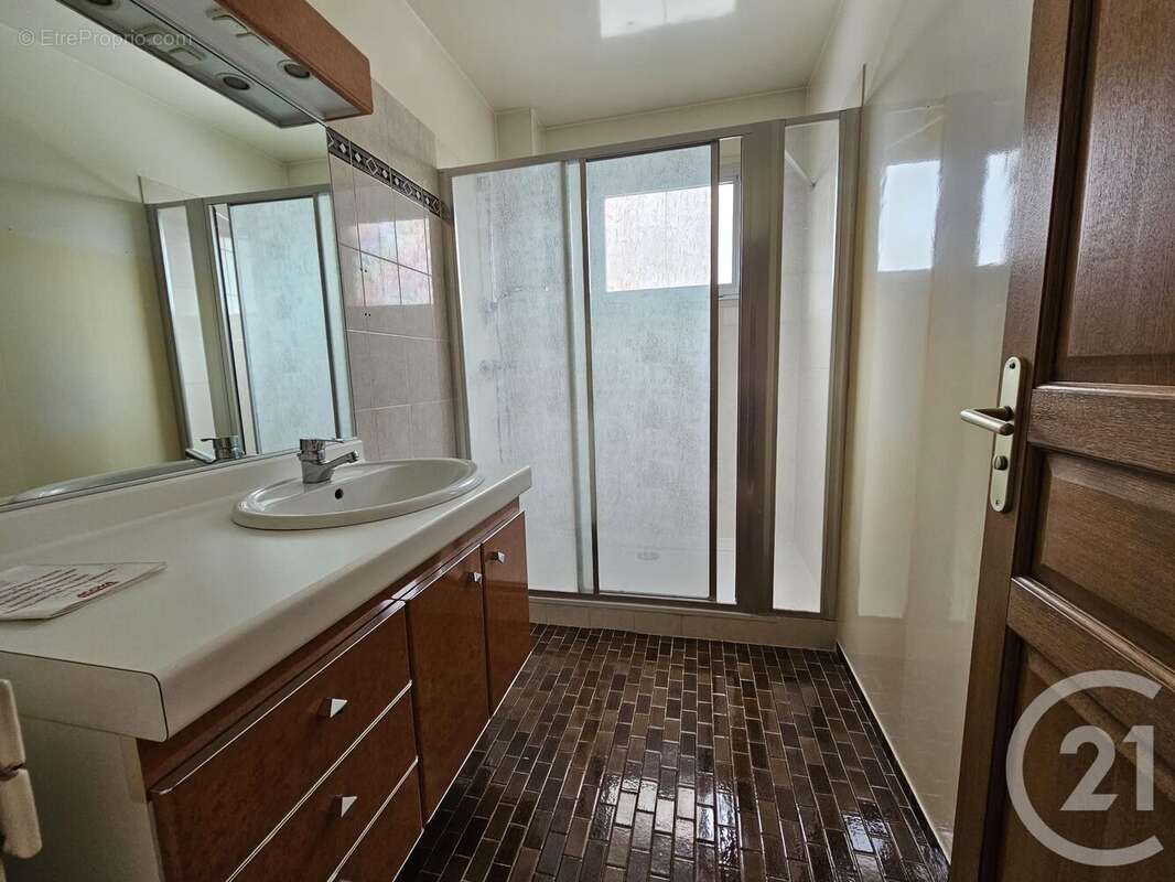 Appartement à SAINT-MAUR-DES-FOSSES