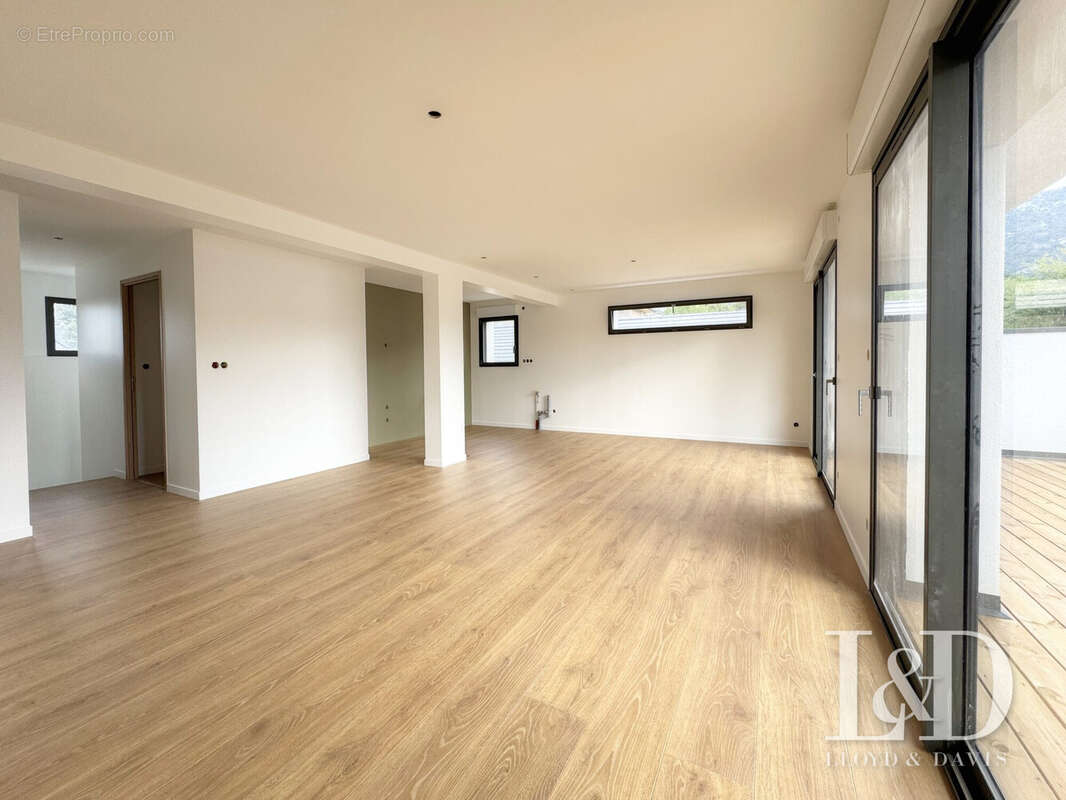 Appartement à CHALLES-LES-EAUX