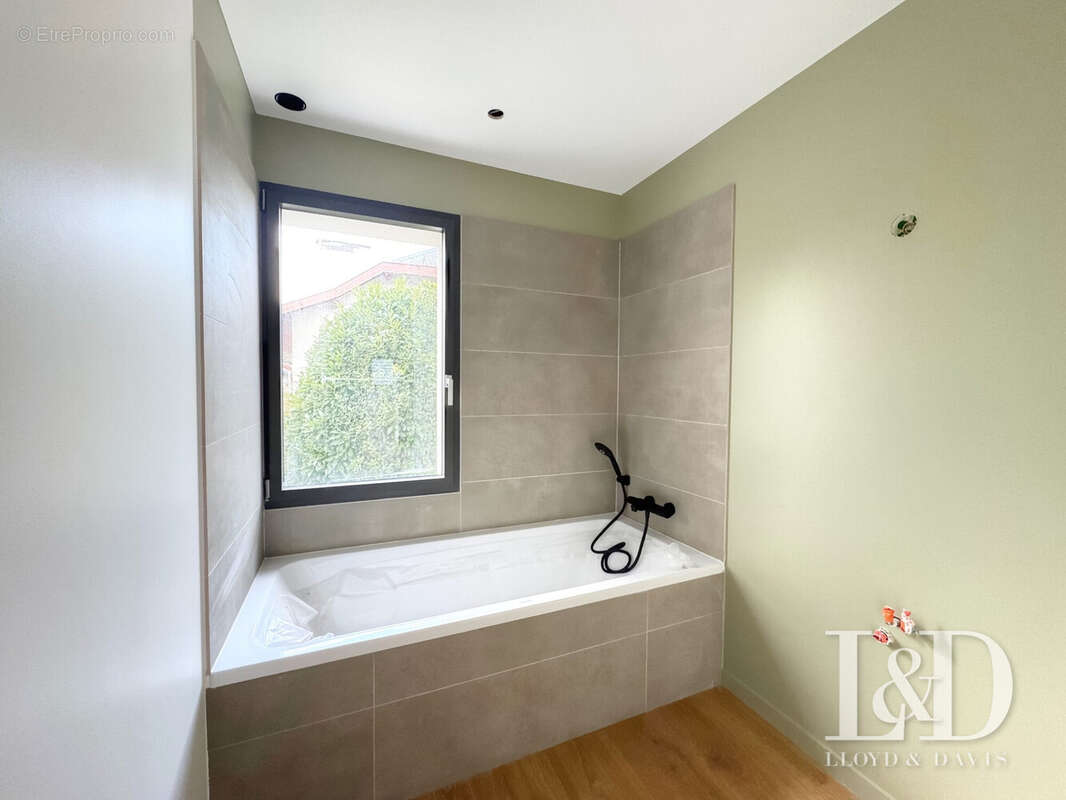 Appartement à CHALLES-LES-EAUX