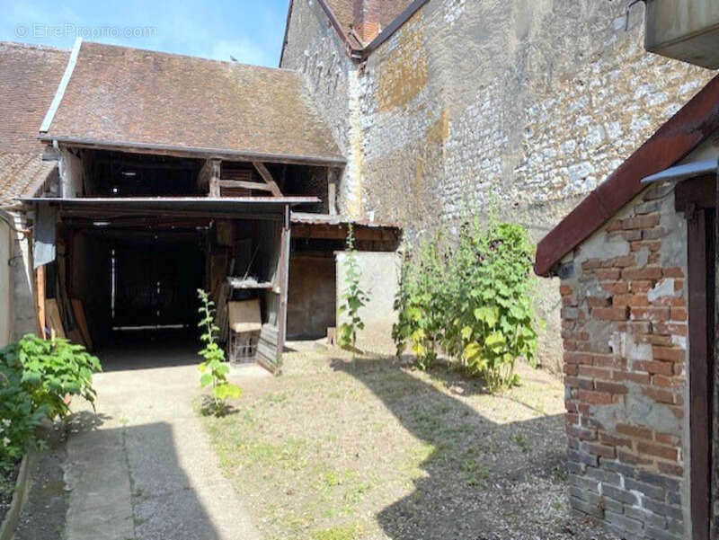 Appartement à VILLENEUVE-L&#039;ARCHEVEQUE