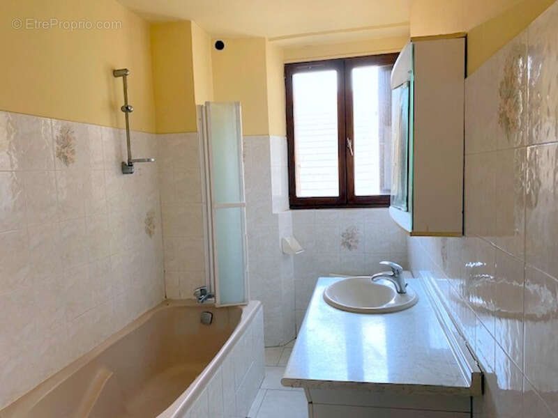 Appartement à VILLENEUVE-L&#039;ARCHEVEQUE