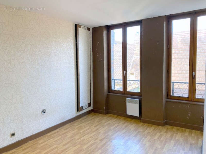 Appartement à VILLENEUVE-L&#039;ARCHEVEQUE