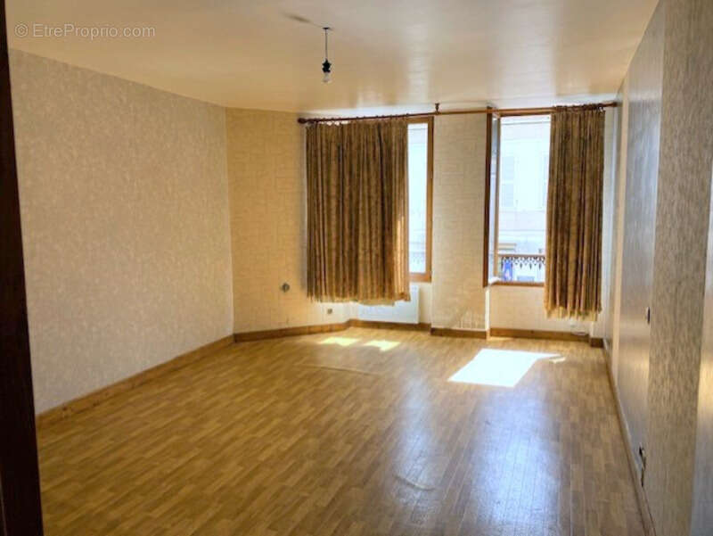 Appartement à VILLENEUVE-L&#039;ARCHEVEQUE