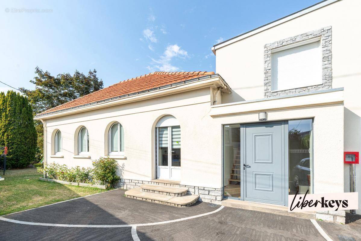 Maison à SAINT-SEBASTIEN-SUR-LOIRE