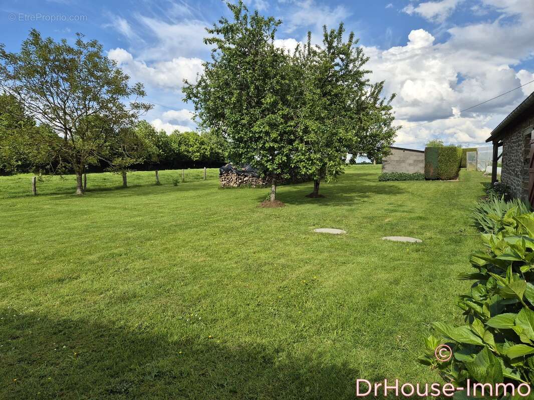 Maison à SAINT-BERTHEVIN-LA-TANNIERE