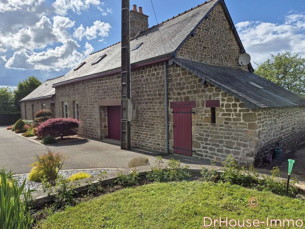 Maison à SAINT-BERTHEVIN-LA-TANNIERE