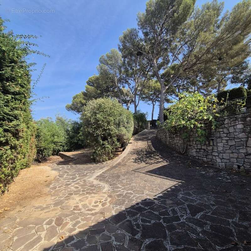 Maison à LES ISSAMBRES