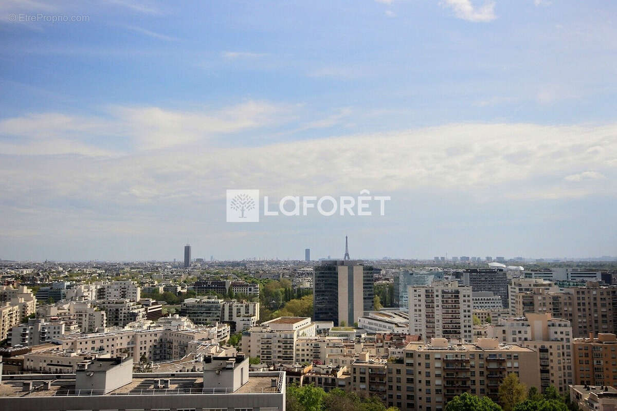 Appartement à COURBEVOIE
