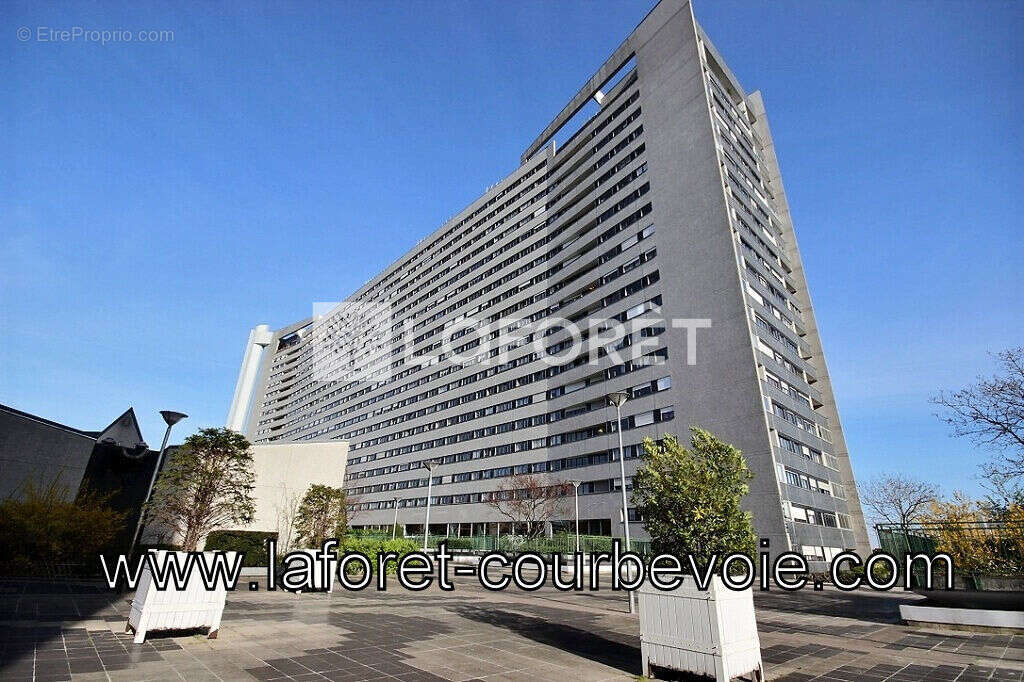 Appartement à COURBEVOIE