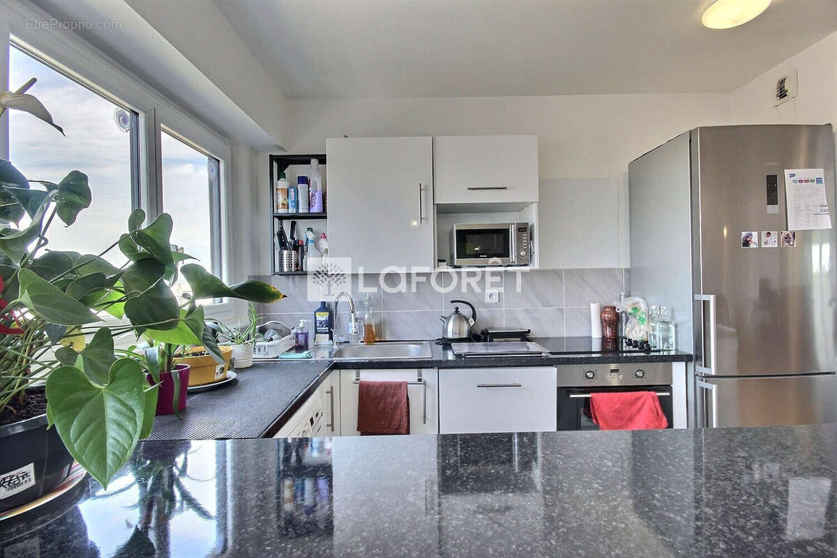 Appartement à COURBEVOIE