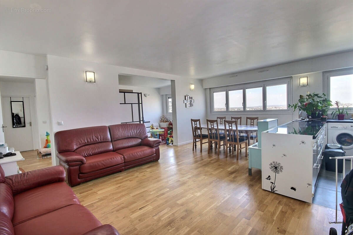 Appartement à COURBEVOIE