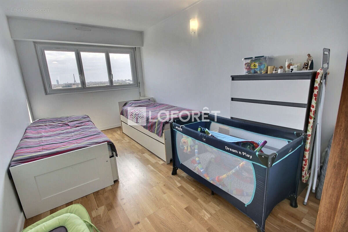 Appartement à COURBEVOIE