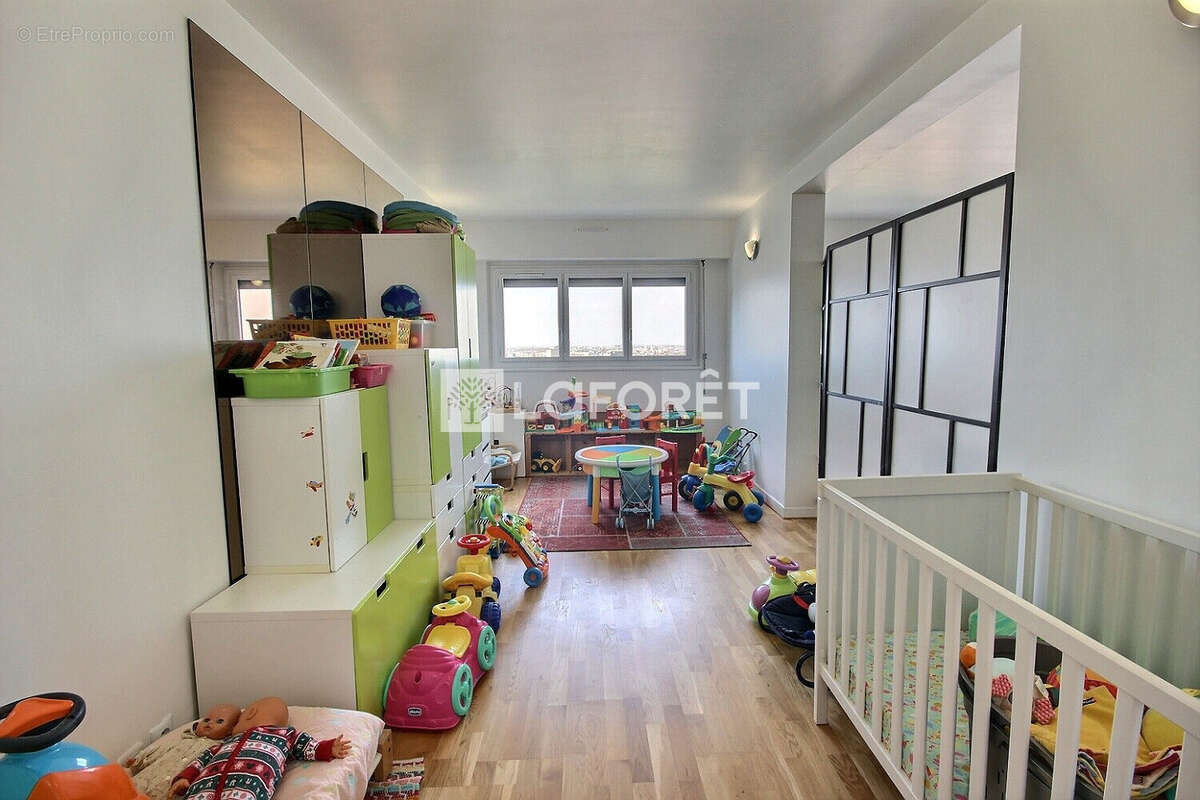 Appartement à COURBEVOIE