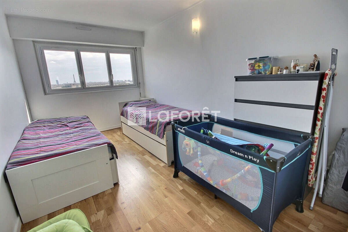 Appartement à COURBEVOIE