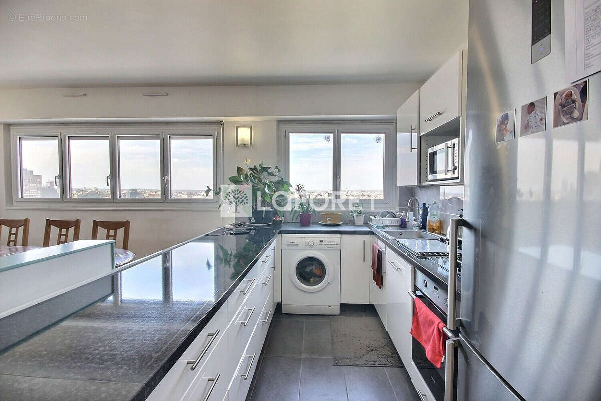 Appartement à COURBEVOIE