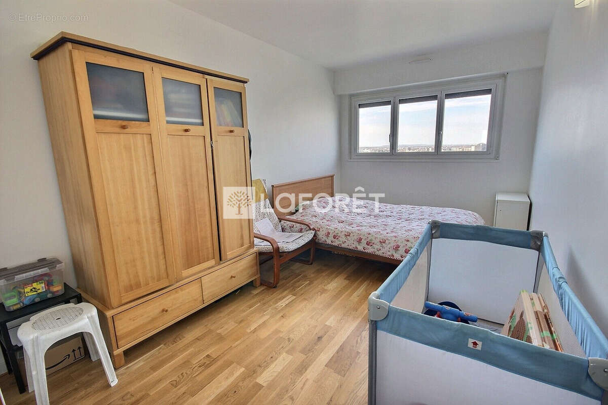 Appartement à COURBEVOIE