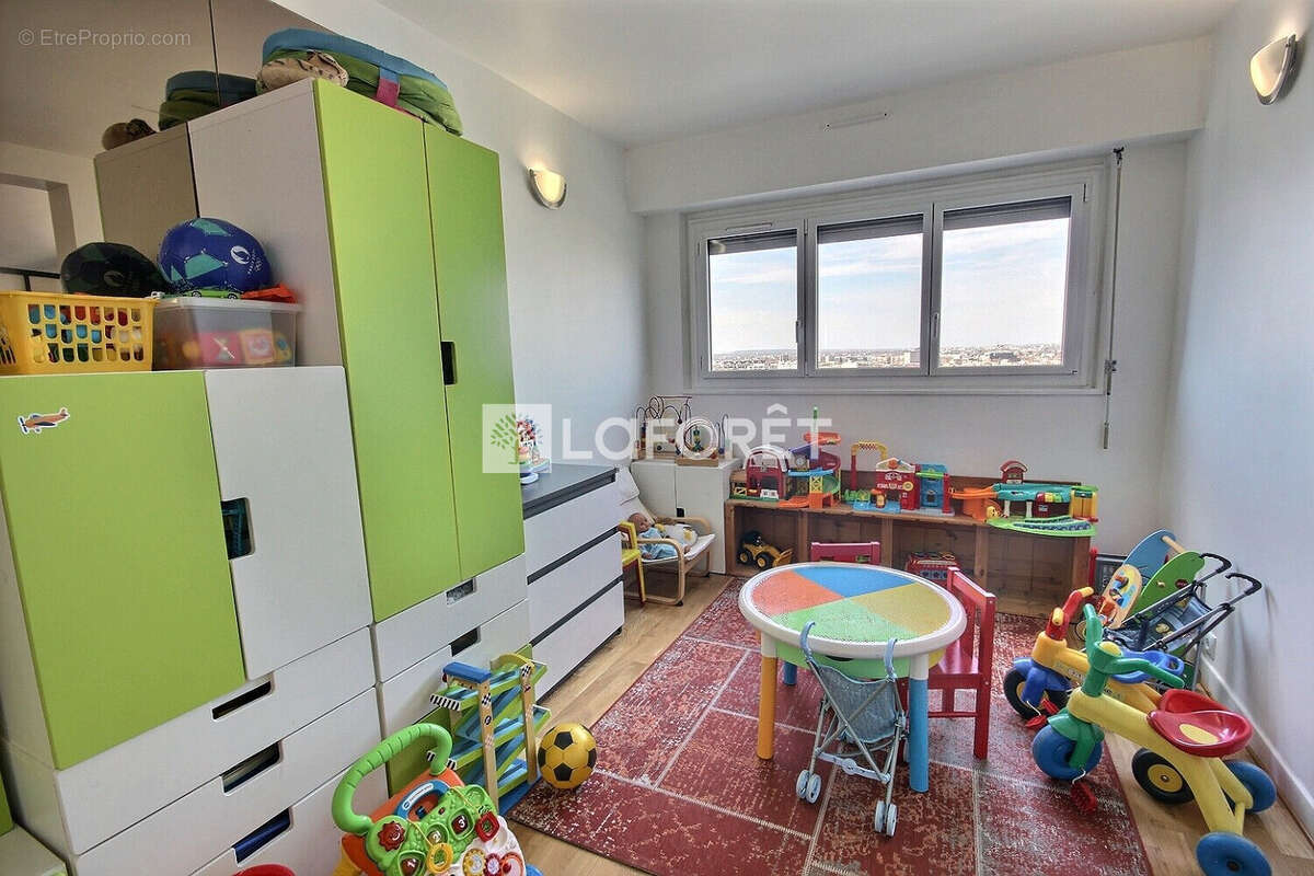 Appartement à COURBEVOIE