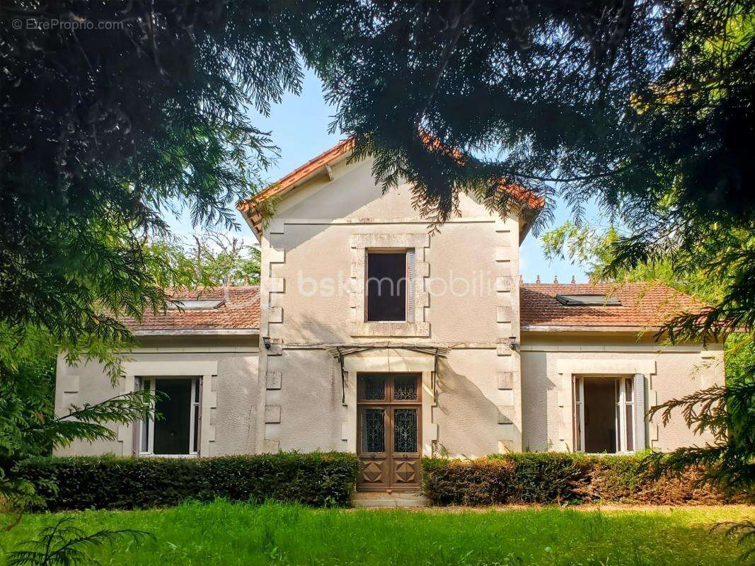 Maison à MAIRE-LEVESCAULT