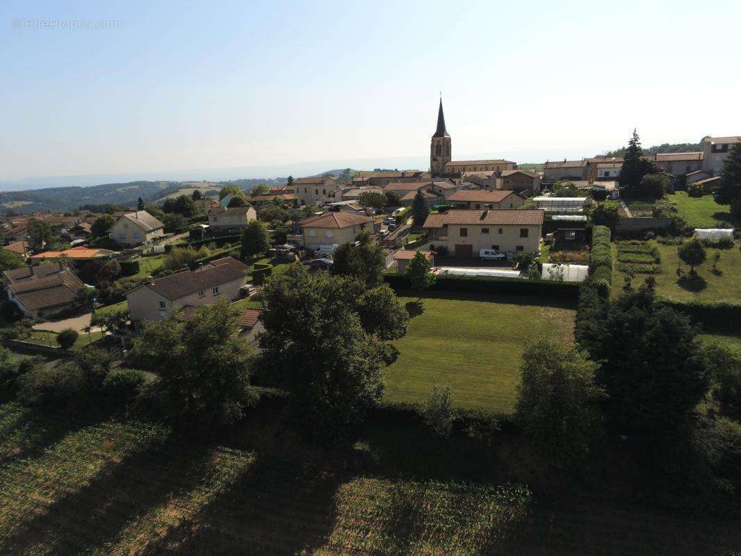 Terrain à MARINGES