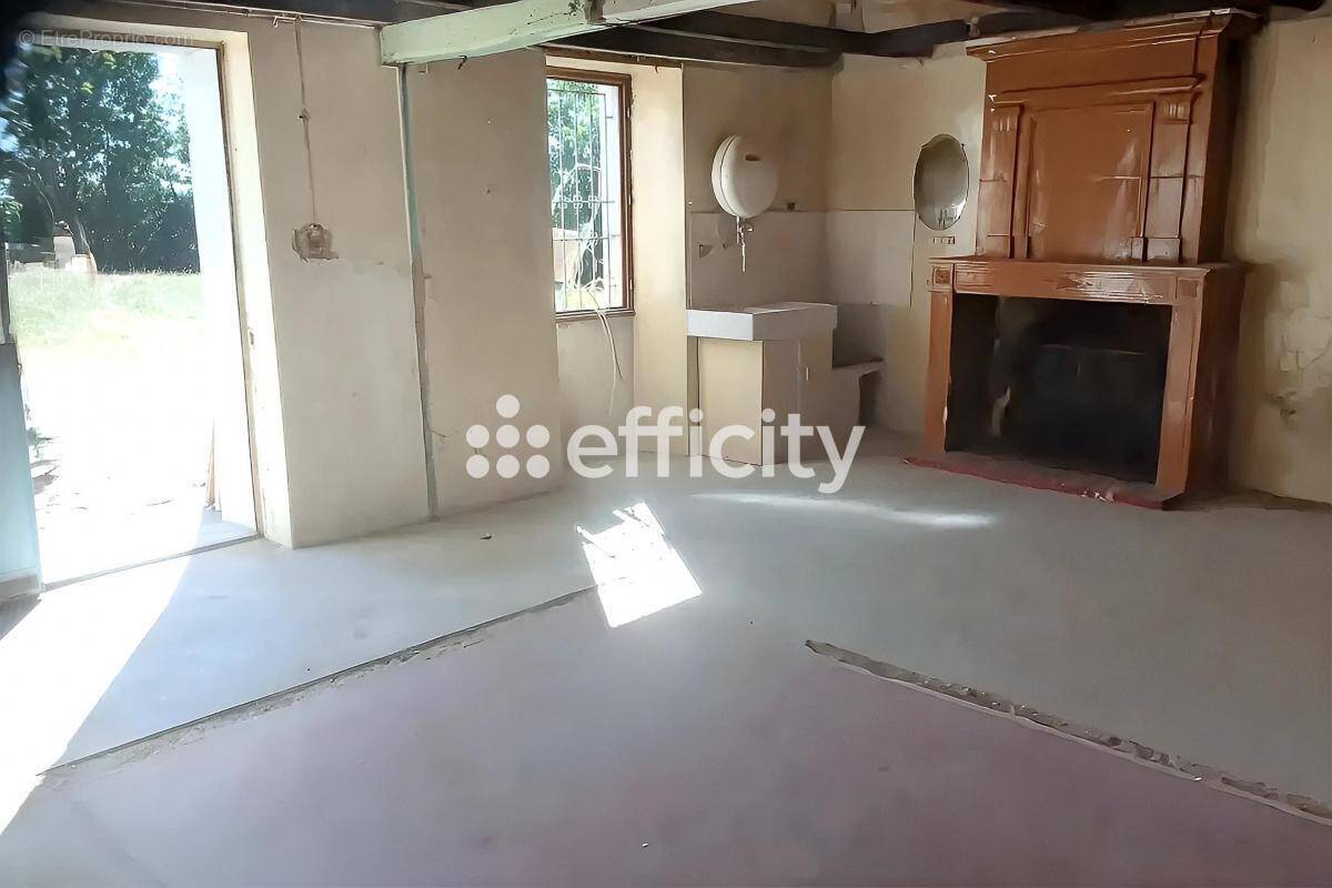 Maison à AUGE-SAINT-MEDARD