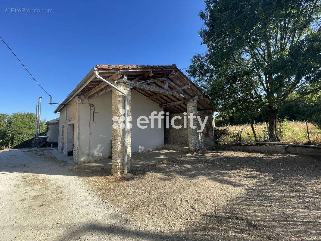 Maison à AUGE-SAINT-MEDARD