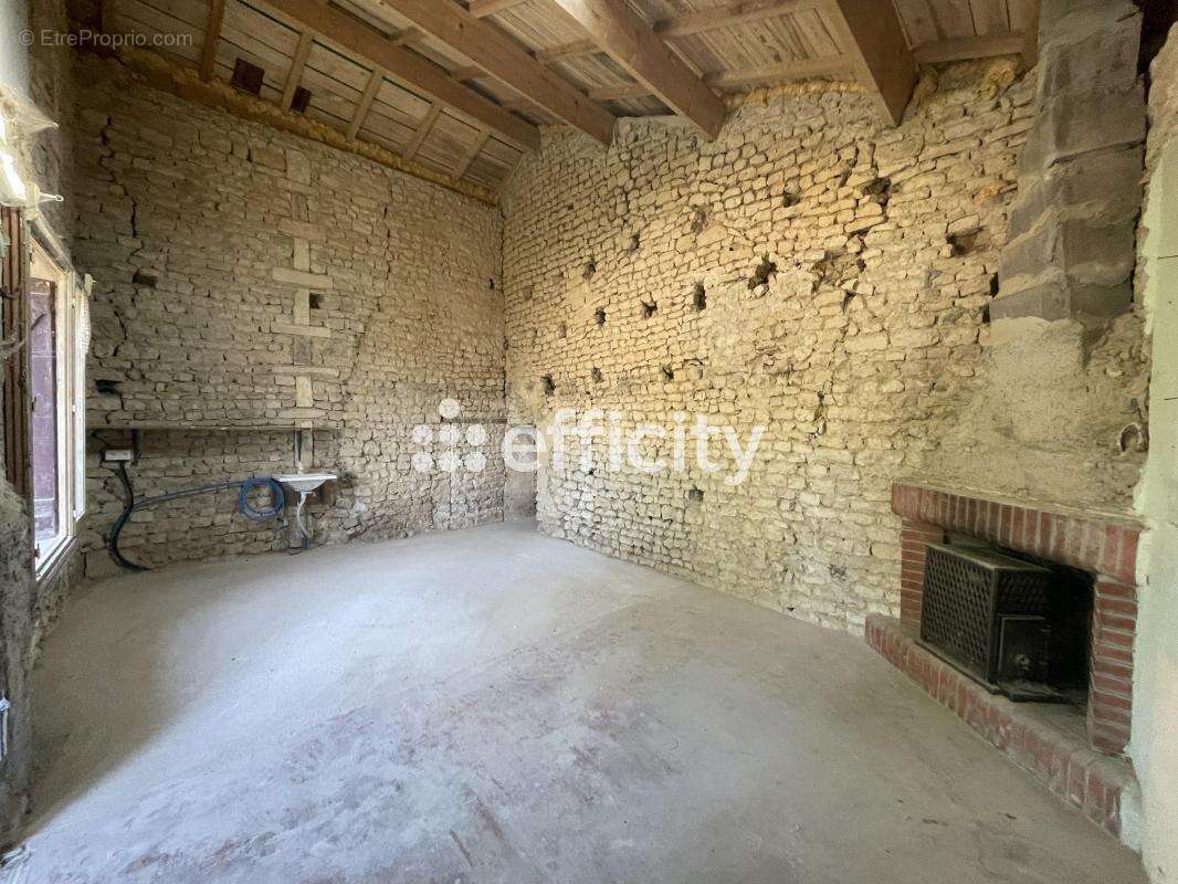 Maison à AUGE-SAINT-MEDARD