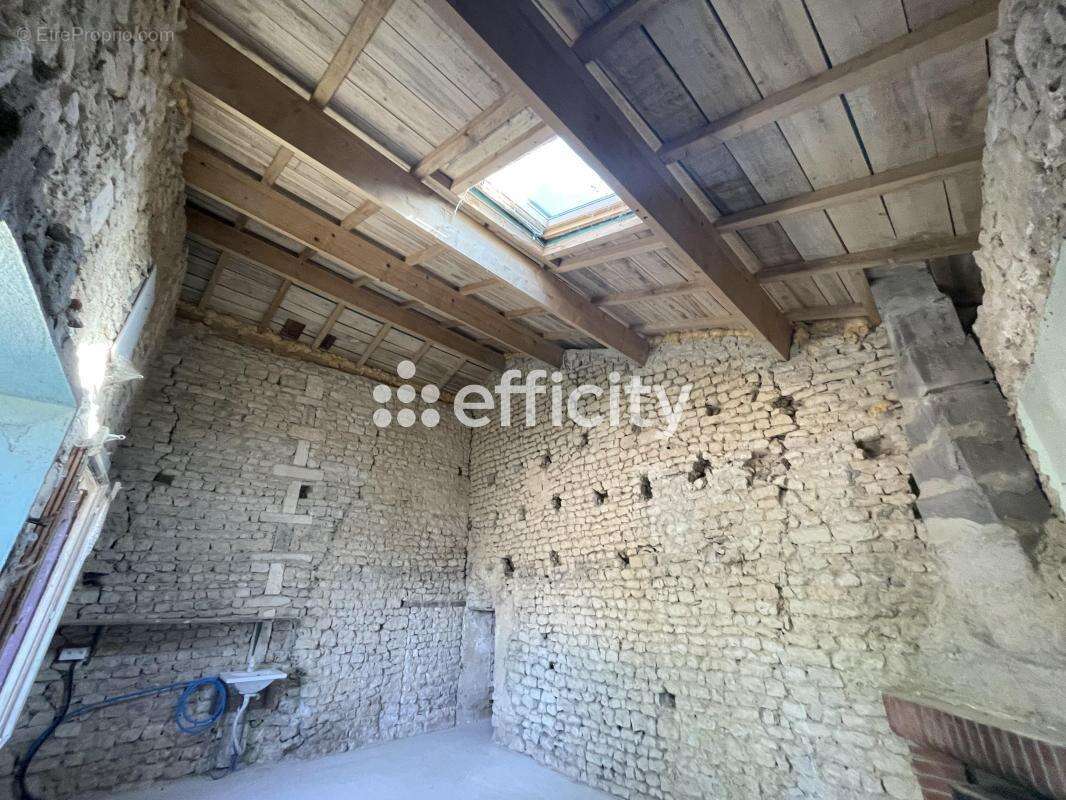 Maison à AUGE-SAINT-MEDARD